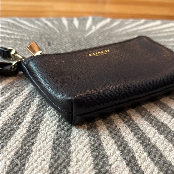 COACH SAFFIANO WRISTLET - Picture 7 of 9